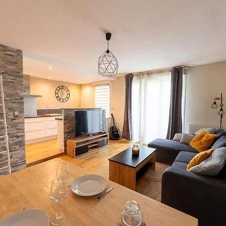 Le Wood And Stone Apartment *