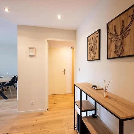 Le Wood And Stone Apartment