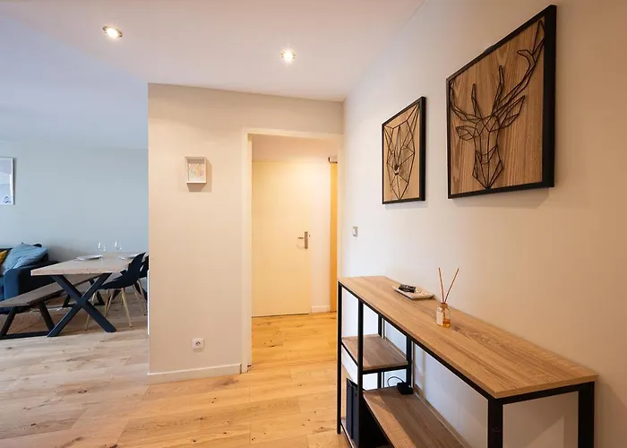 Le Wood And Stone Apartment