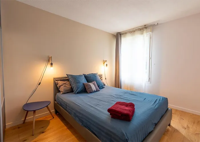 Le Wood And Stone Apartment