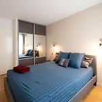 Le Wood And Stone Apartment